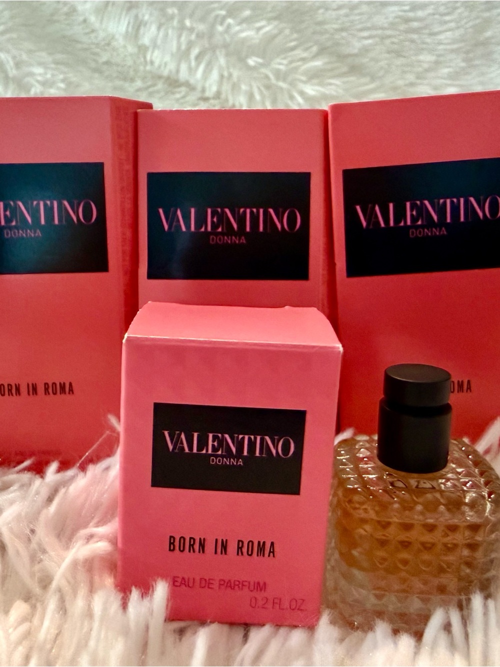 Valentino Donna Born in Roma Lot